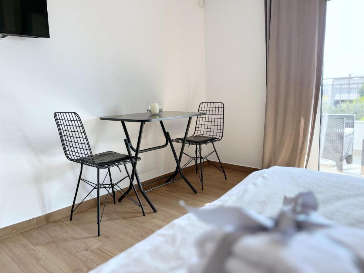 Lana Apartmani Bar Buitenkant foto