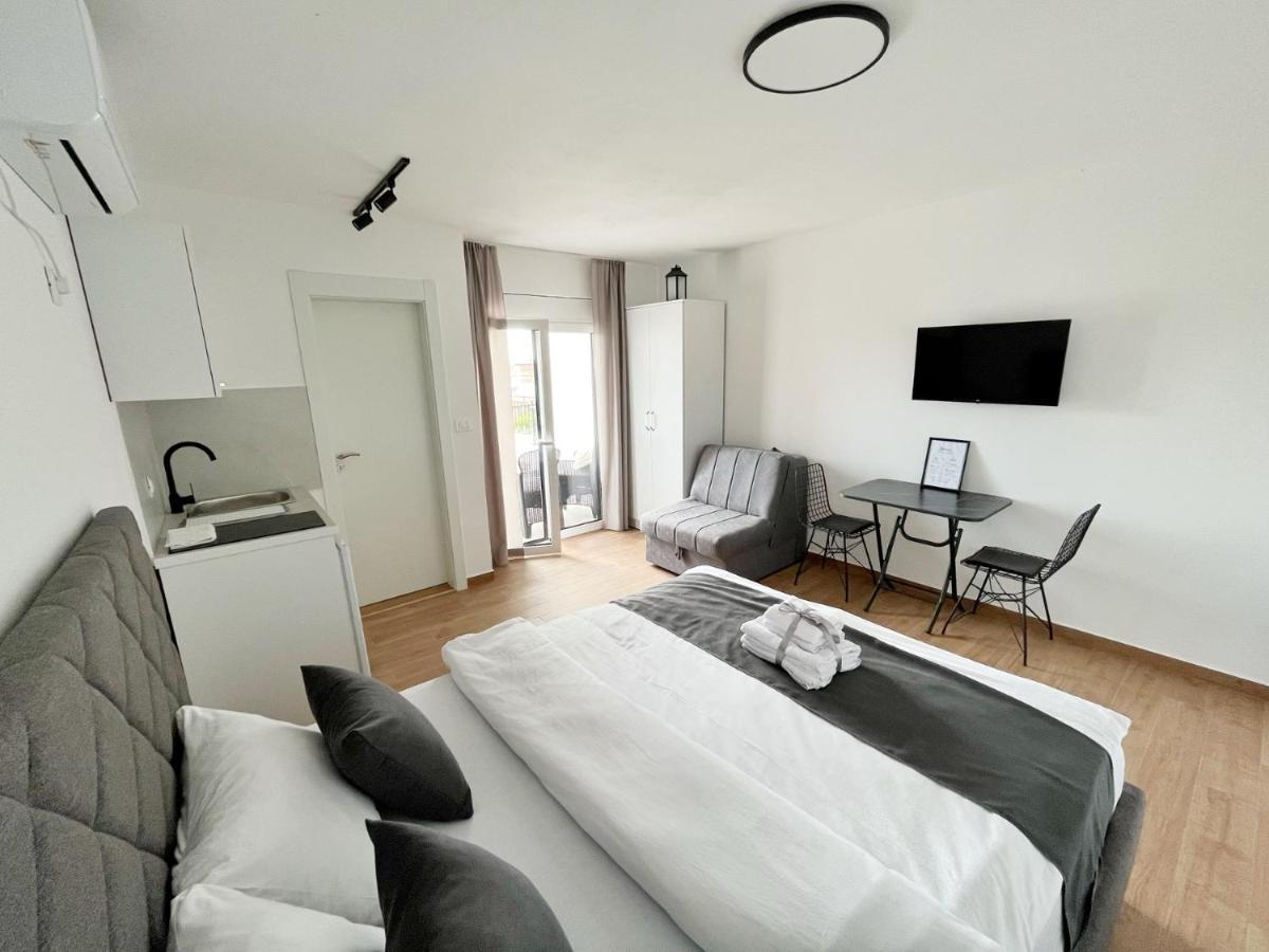 Lana Apartmani Bar Buitenkant foto