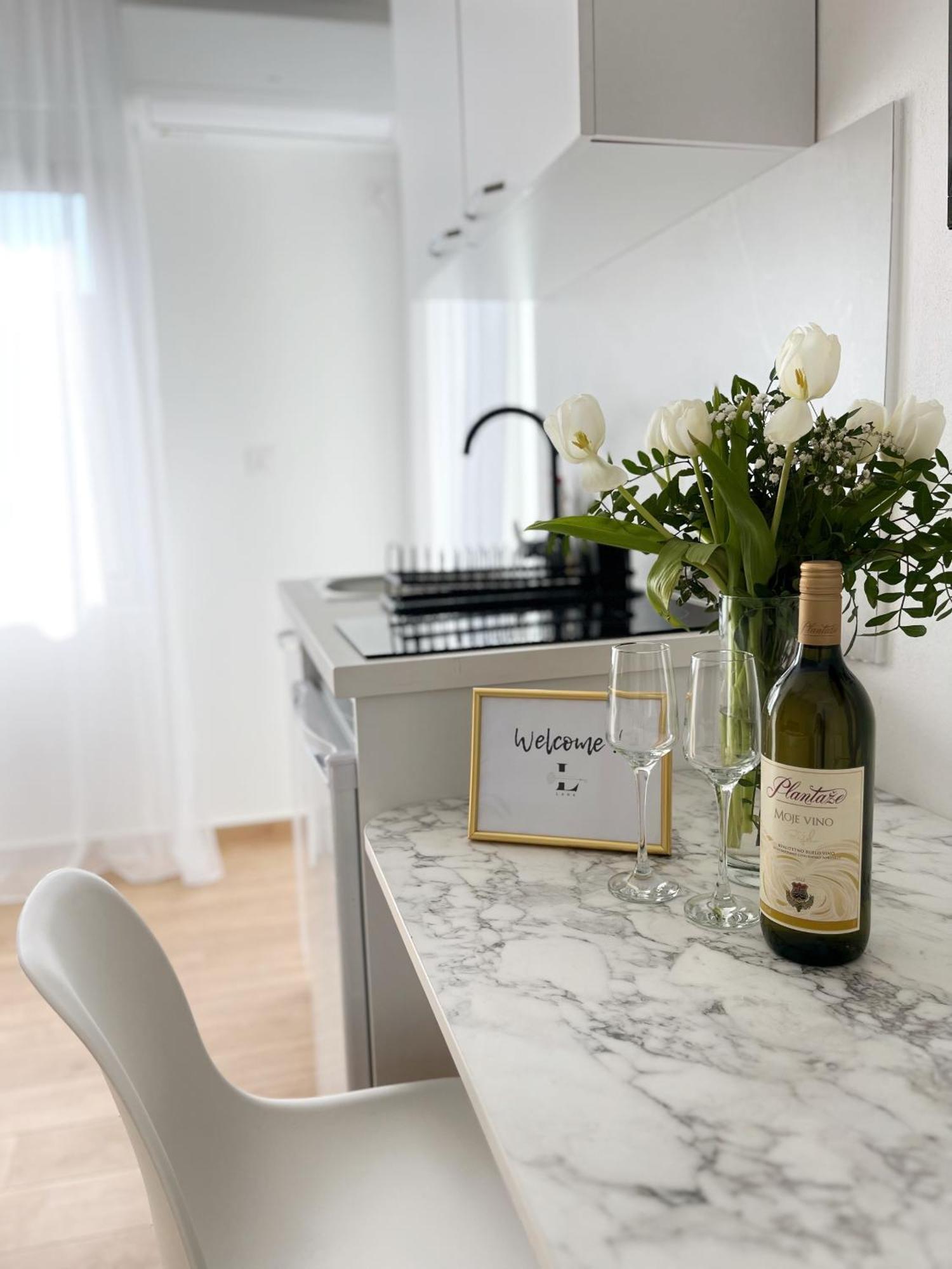 Lana Apartmani Bar Buitenkant foto